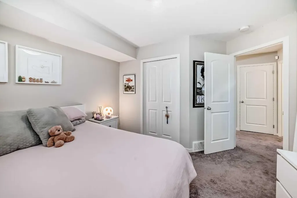 35 Walden Mount SE Calgary AB T2X 0M7