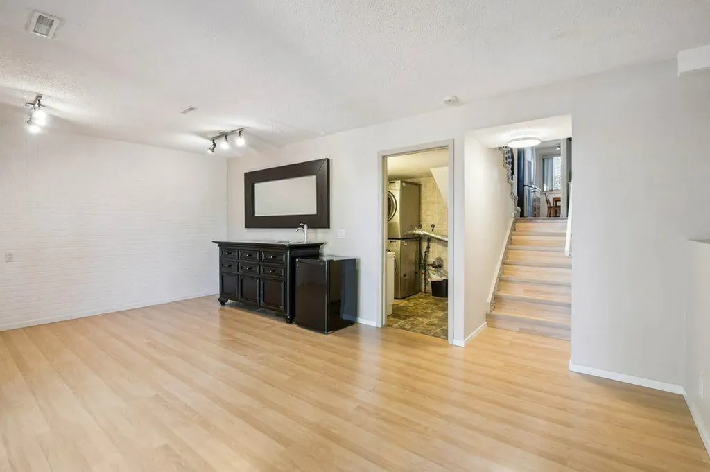 153 Mckinnon Crescent NE Calgary AB T2E7B6