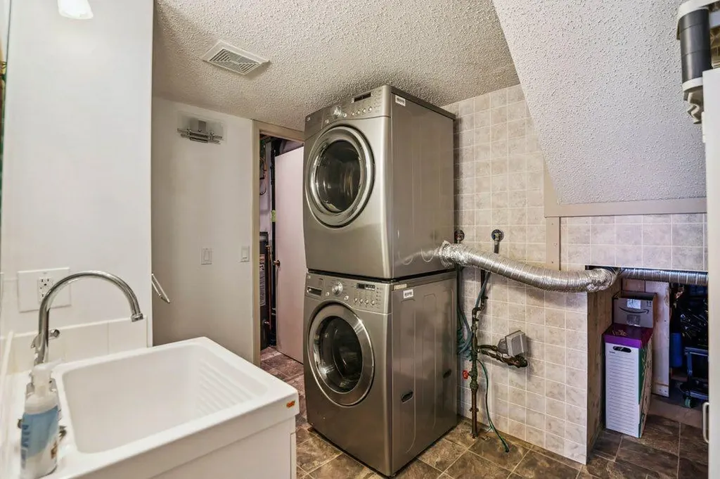 153 Mckinnon Crescent NE Calgary AB T2E7B6