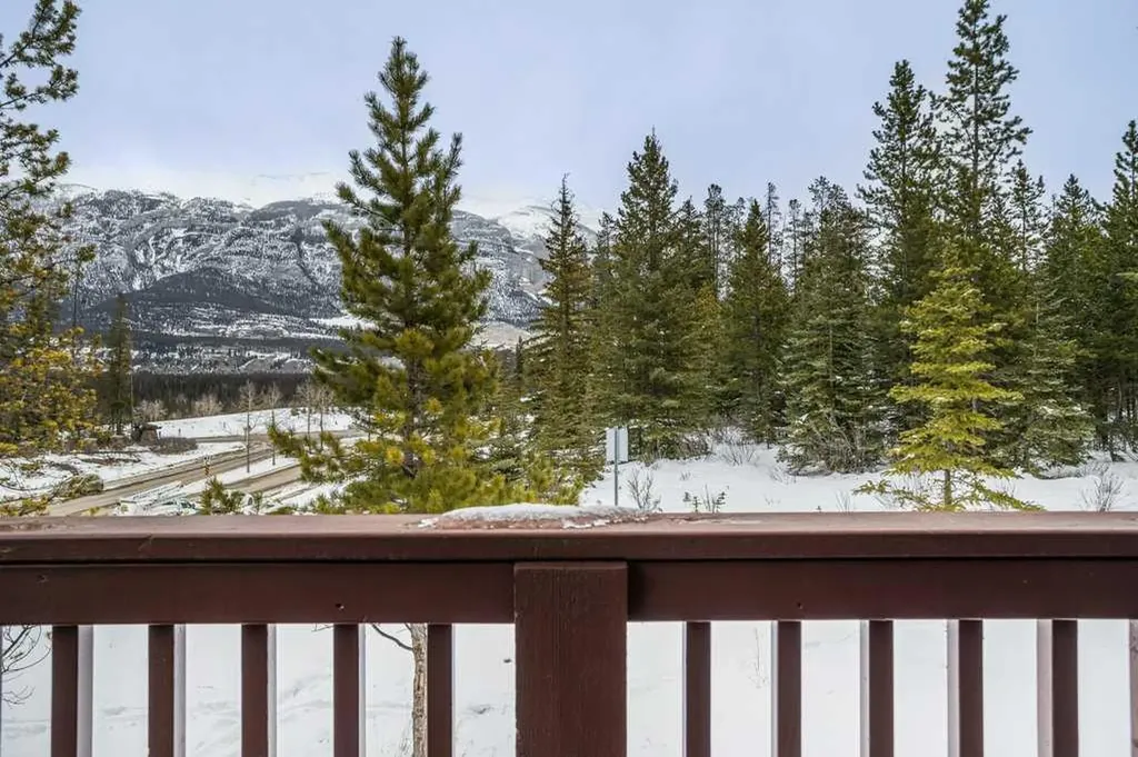 70 Dyrgas Gate Canmore AB T1W 3J6