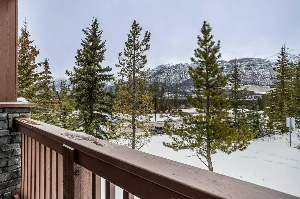 70 Dyrgas Gate Canmore AB T1W 3J6