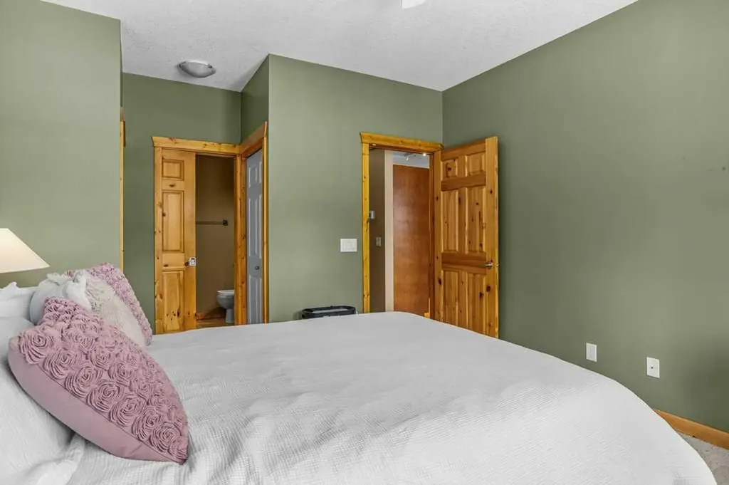 70 Dyrgas Gate Canmore AB T1W 3J6