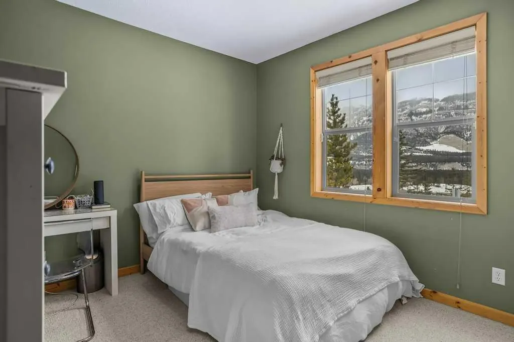 70 Dyrgas Gate Canmore AB T1W 3J6