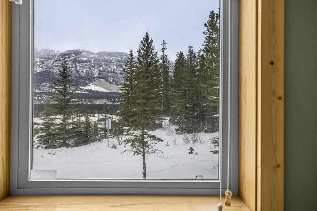 70 Dyrgas Gate Canmore AB T1W 3J6