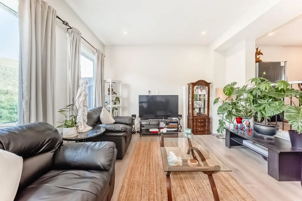 206 Cranbrook Square SE Calgary AB T3M3E3