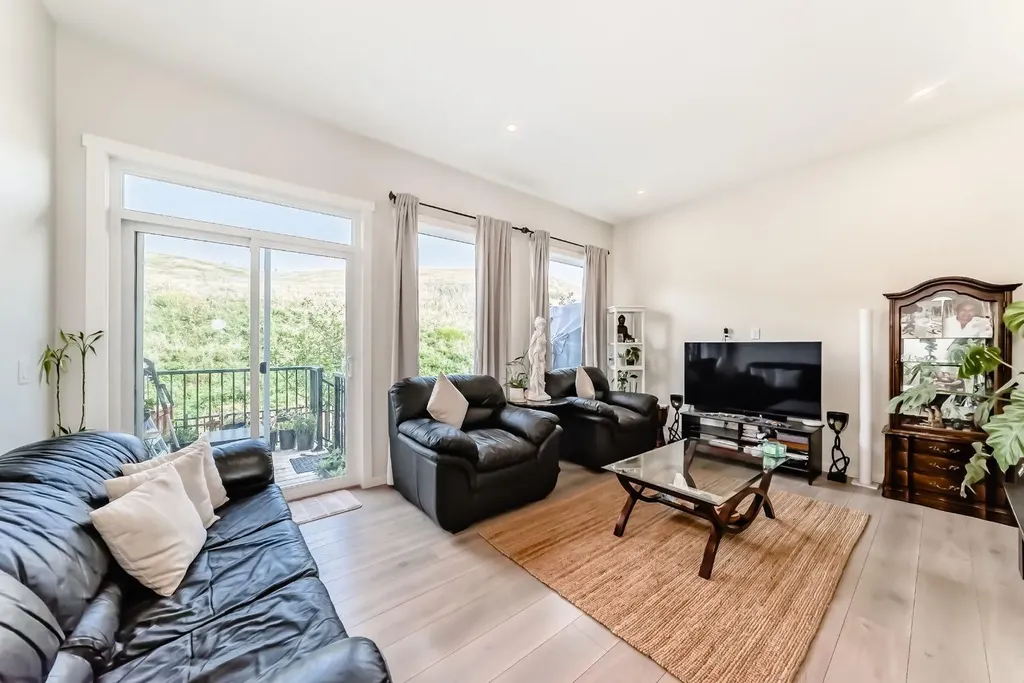 206 Cranbrook Square SE Calgary AB T3M3E3