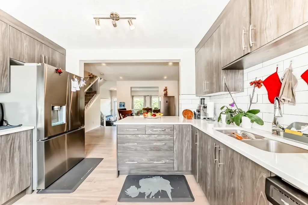 206 Cranbrook Square SE Calgary AB T3M3E3