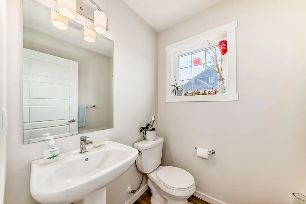206 Cranbrook Square SE Calgary AB T3M3E3