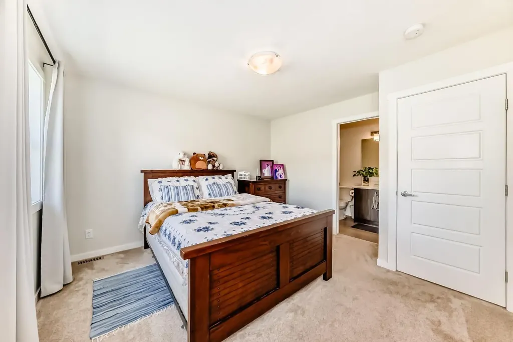 206 Cranbrook Square SE Calgary AB T3M3E3