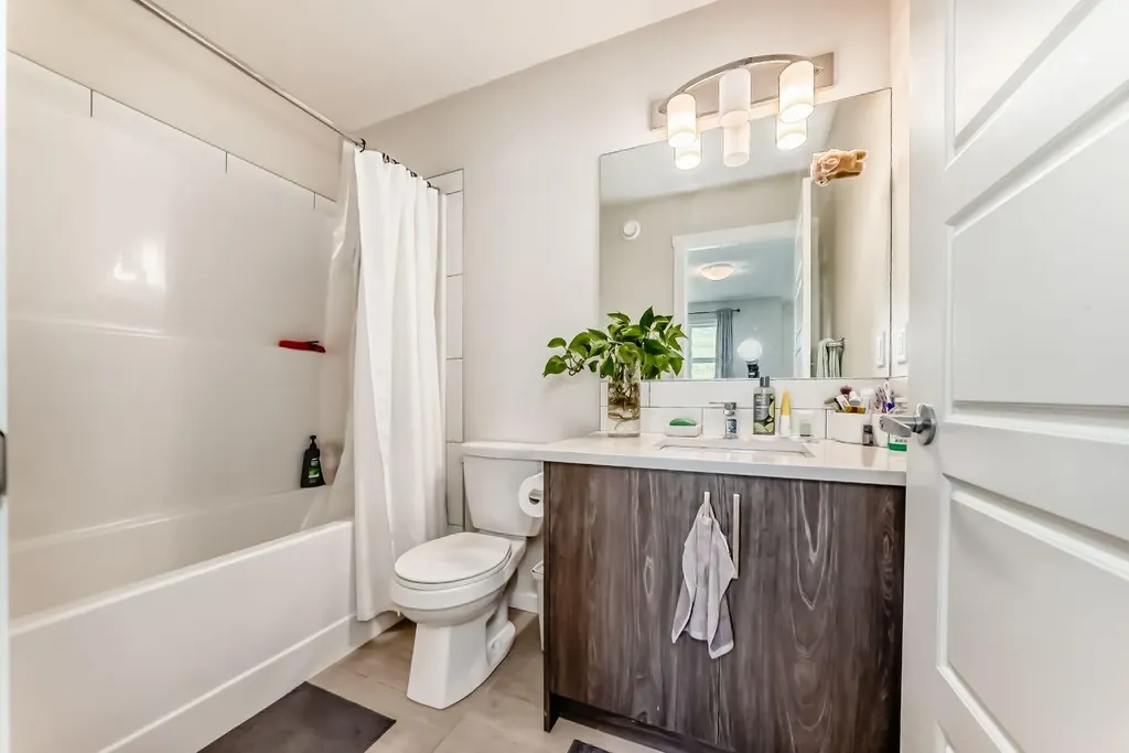206 Cranbrook Square SE Calgary AB T3M3E3