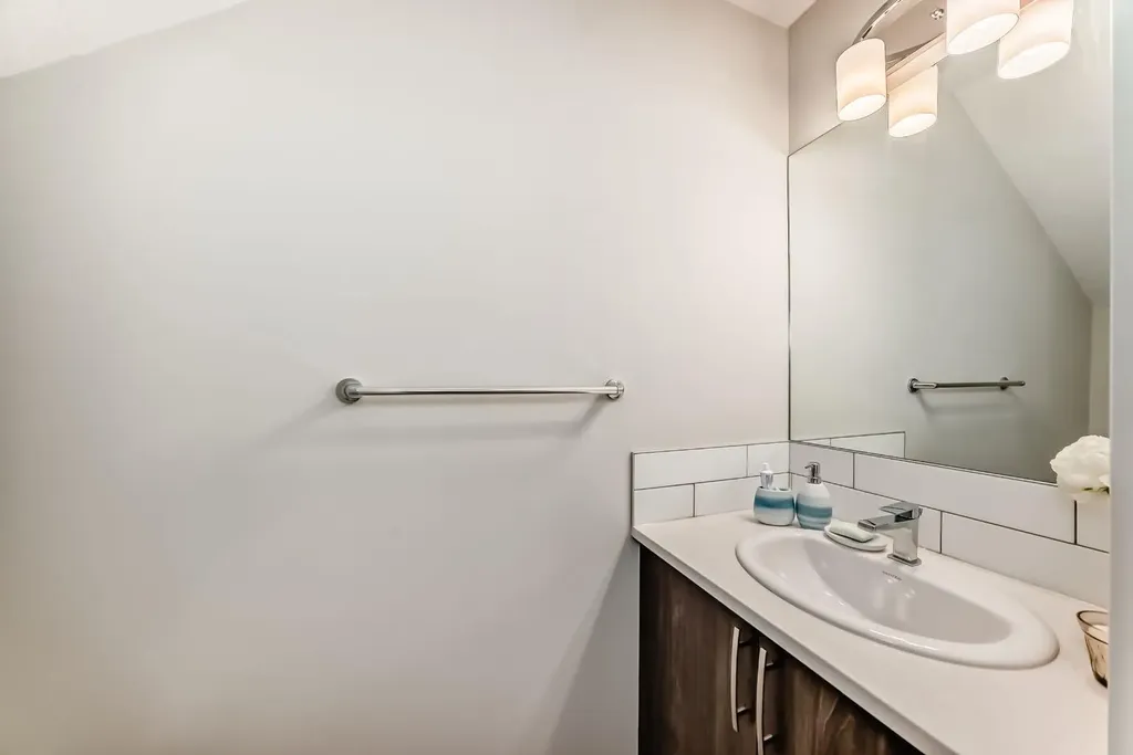 206 Cranbrook Square SE Calgary AB T3M3E3