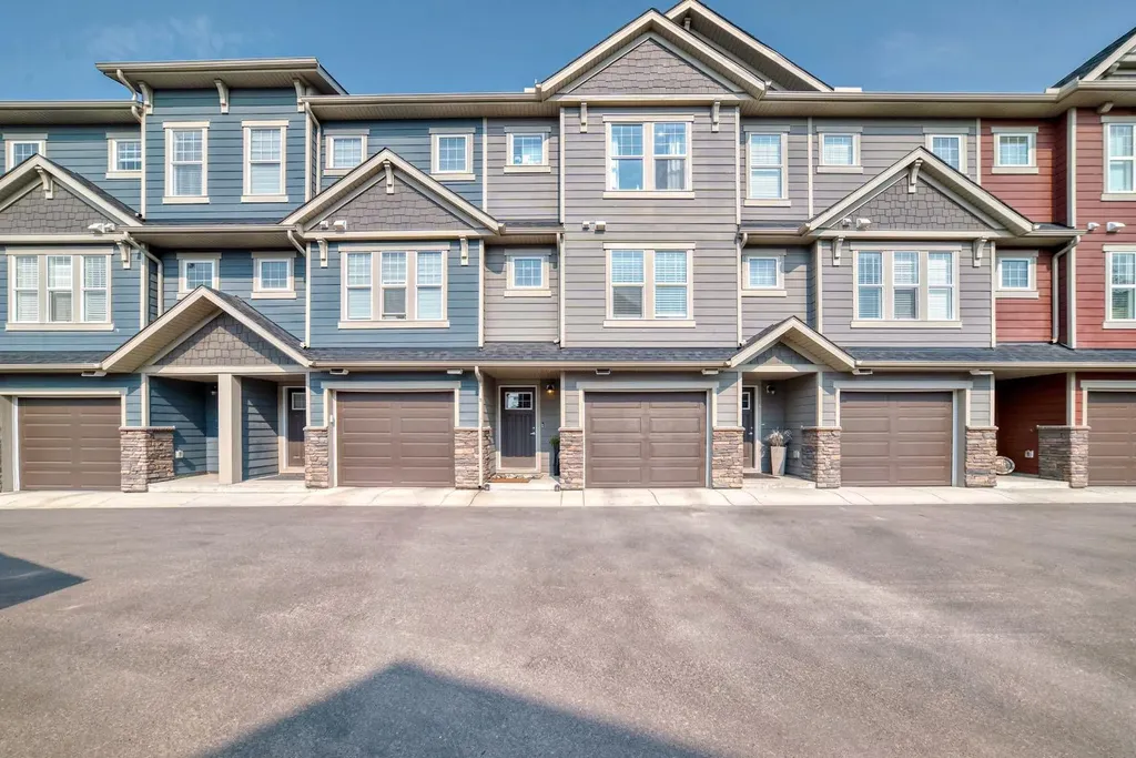 206 Cranbrook Square SE Calgary AB T3M3E3