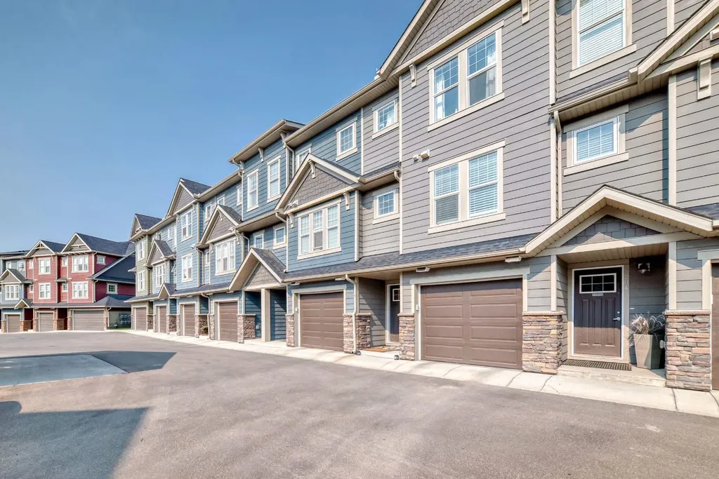 206 Cranbrook Square SE Calgary AB T3M3E3