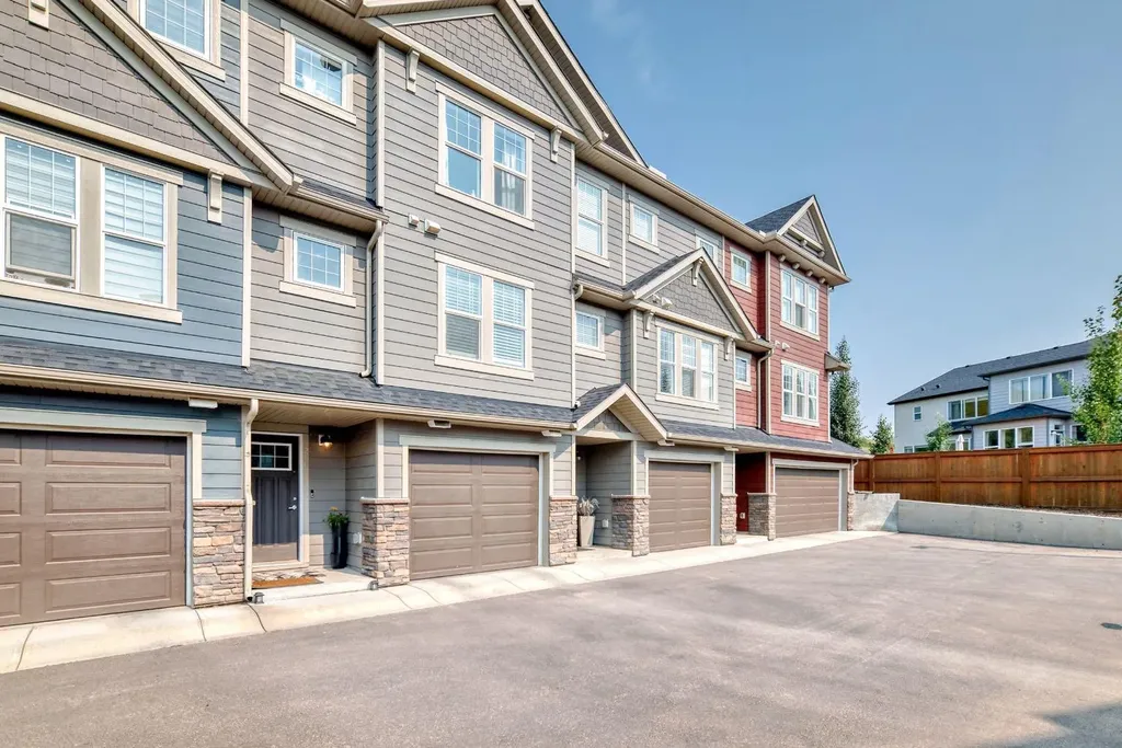 206 Cranbrook Square SE Calgary AB T3M3E3