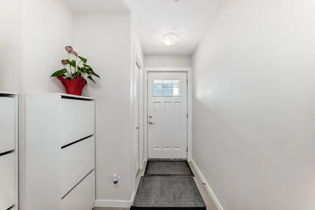 206 Cranbrook Square SE Calgary AB T3M3E3