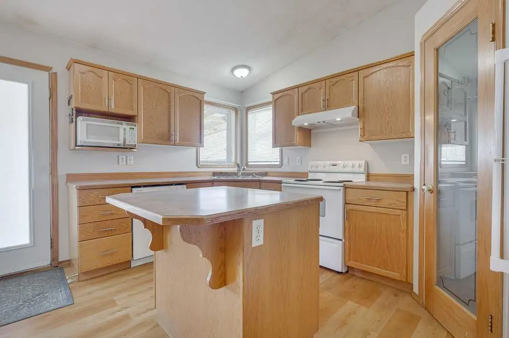 68 Herder Drive Sylvan Lake AB T4S1X8