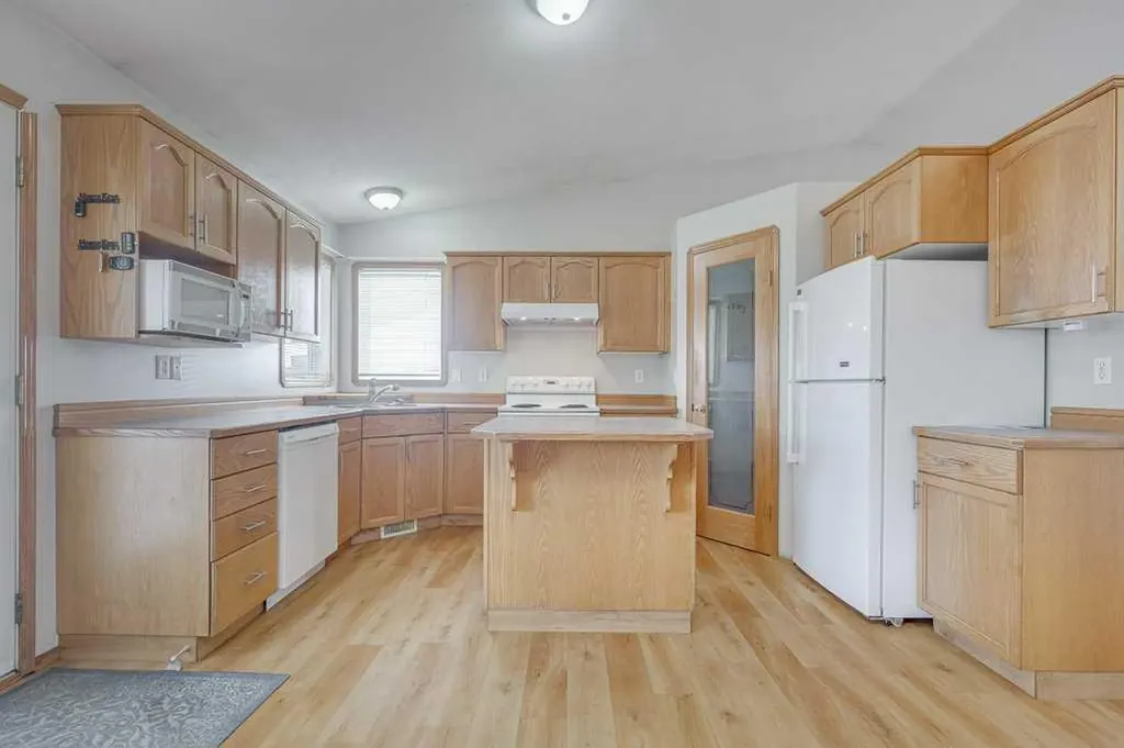 68 Herder Drive Sylvan Lake AB T4S1X8