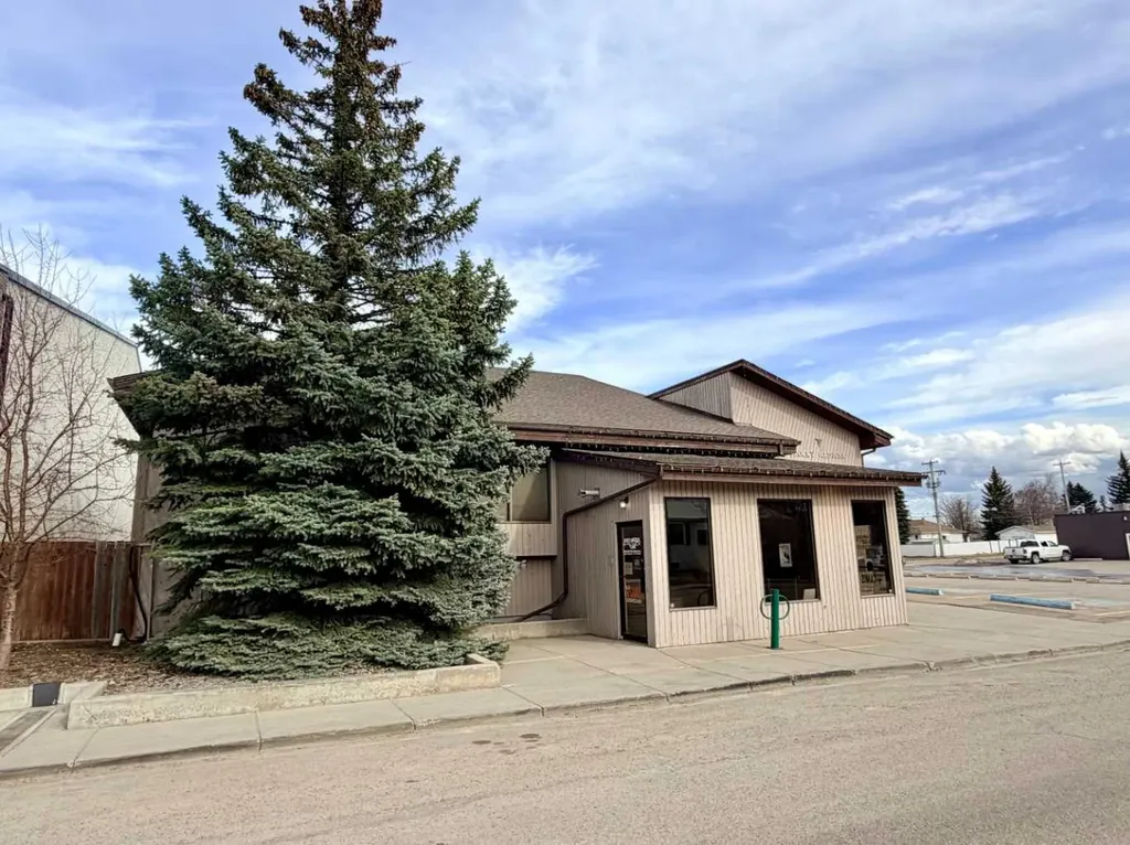 5127 49 Street Rocky Mountain House AB T4T 1B8