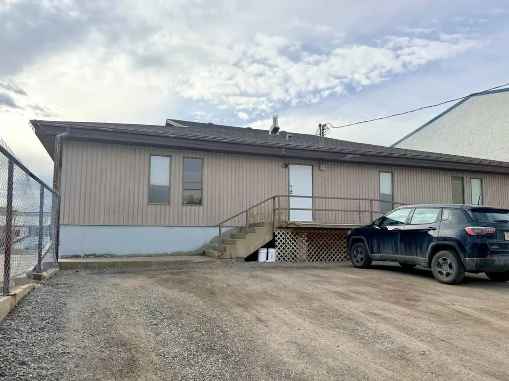 5127 49 Street Rocky Mountain House AB T4T 1B8