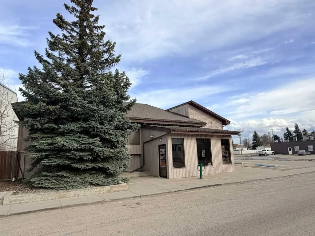5127 49 Street Rocky Mountain House AB T4T 1B8