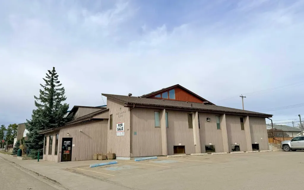 5127 49 Street Rocky Mountain House AB T4T 1B8