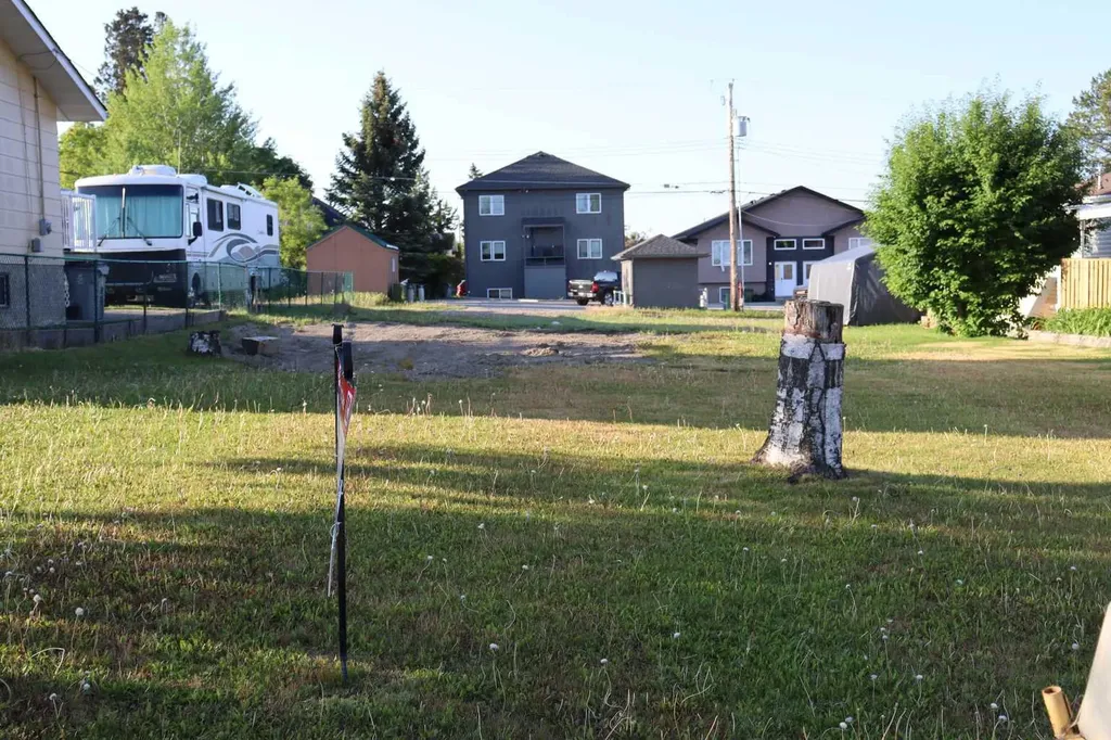 5115 8 Avenue Edson AB T7E 1K6