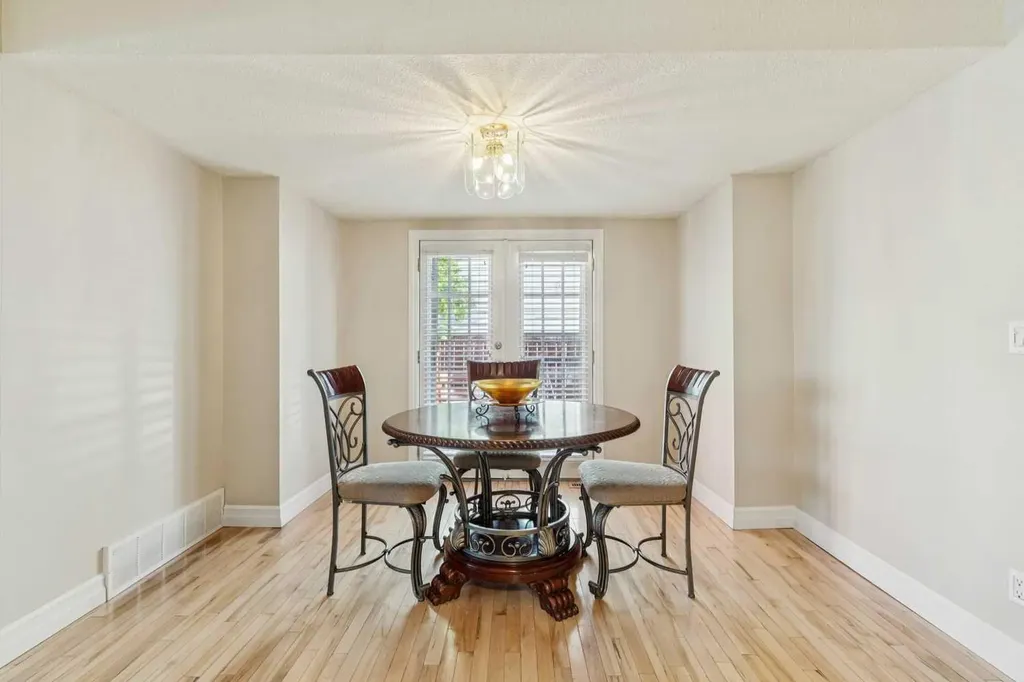 37 Ranch Glen Drive NW Calgary AB T3G 1T2