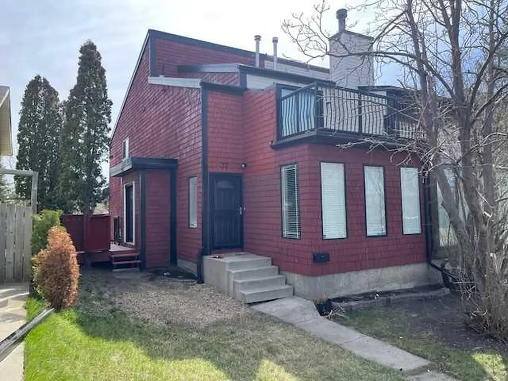 37 Ranch Glen Drive NW Calgary AB T3G 1T2