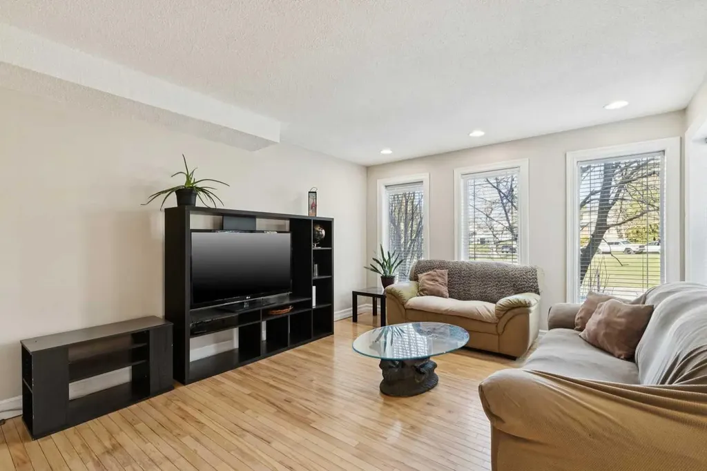 37 Ranch Glen Drive NW Calgary AB T3G 1T2