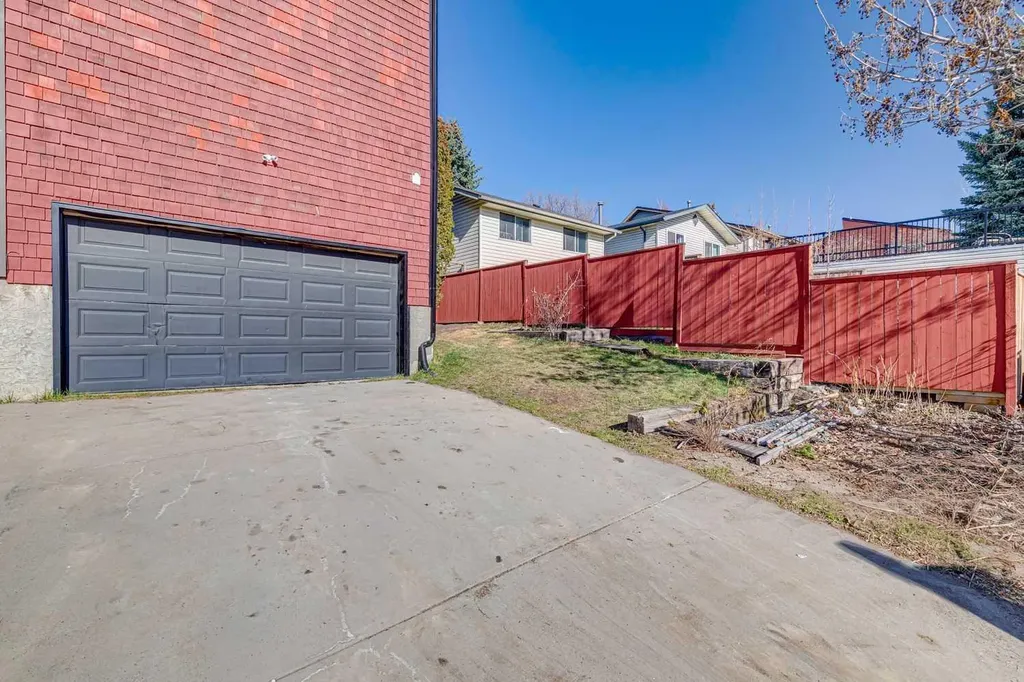 37 Ranch Glen Drive NW Calgary AB T3G 1T2