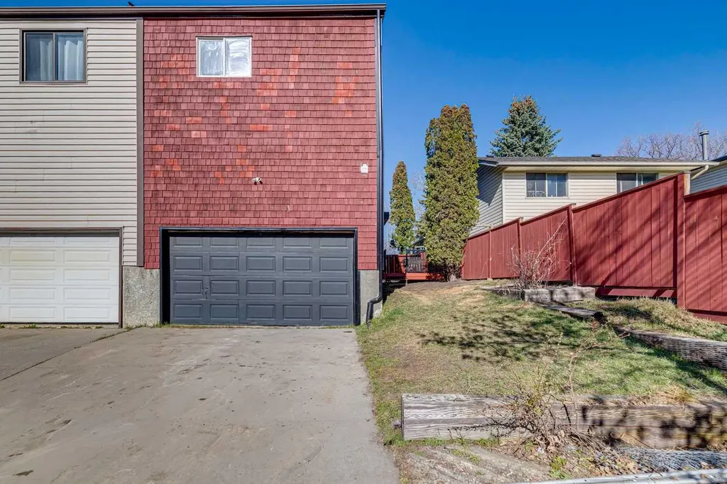 37 Ranch Glen Drive NW Calgary AB T3G 1T2