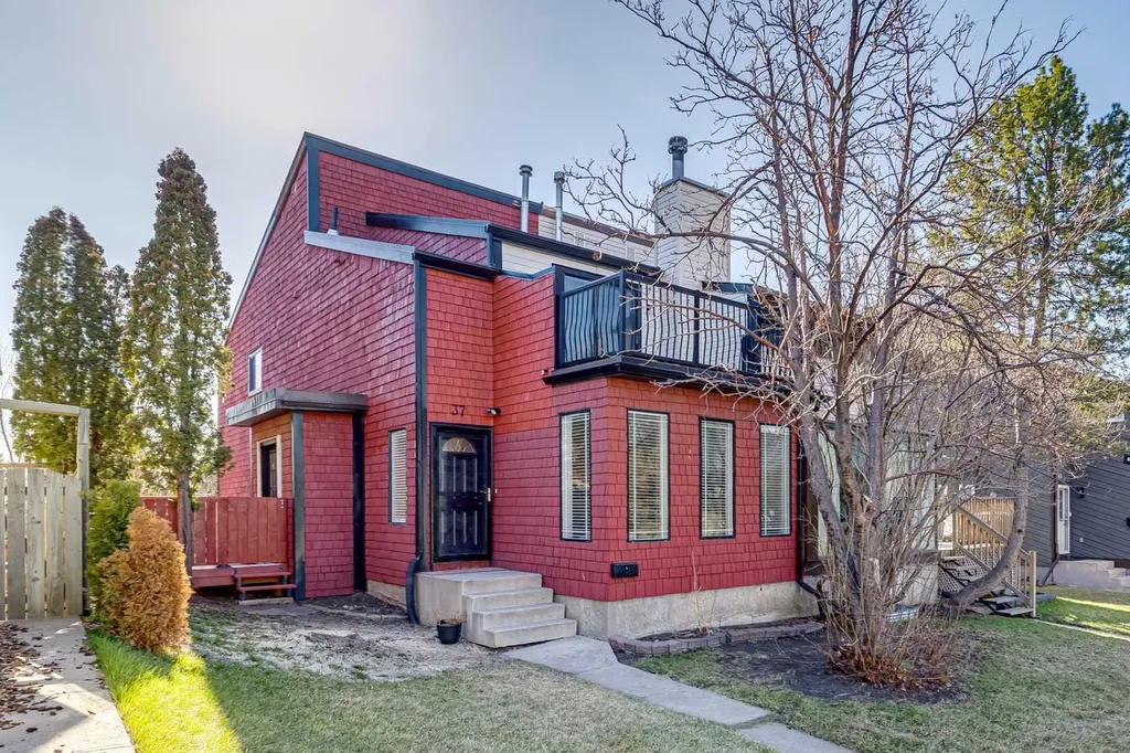 37 Ranch Glen Drive NW Calgary AB T3G 1T2