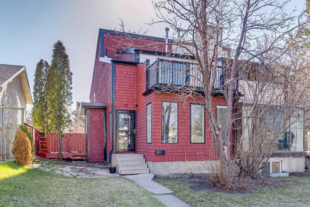37 Ranch Glen Drive NW Calgary AB T3G 1T2