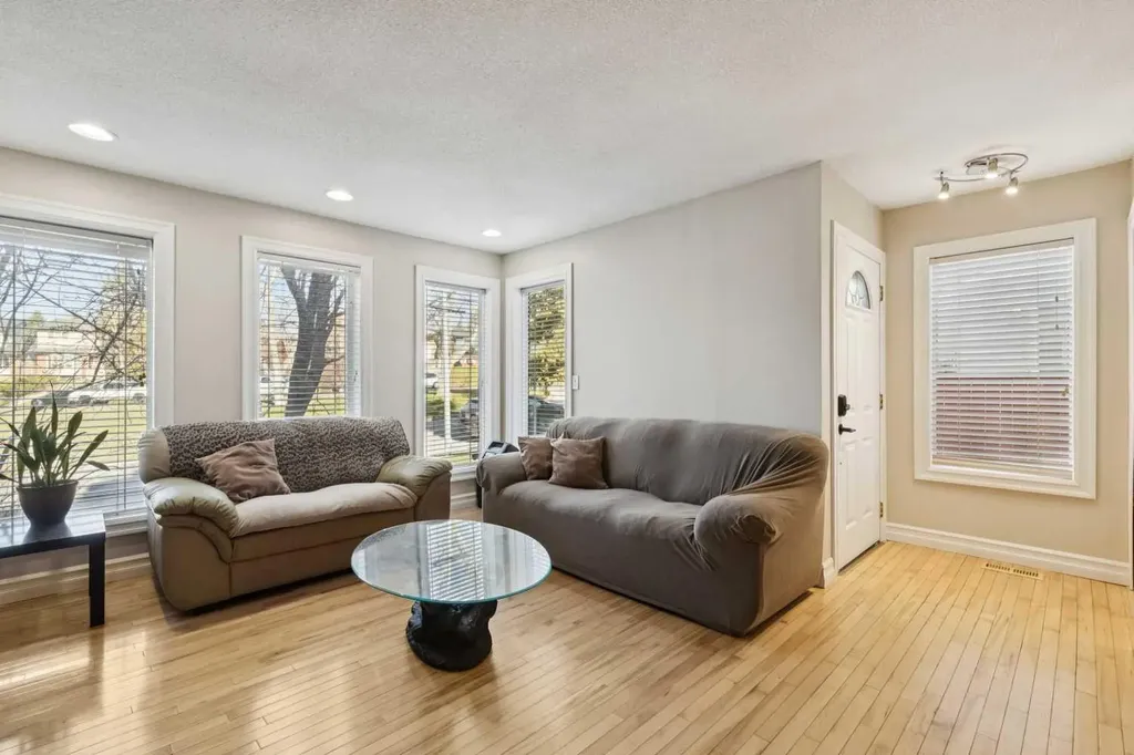 37 Ranch Glen Drive NW Calgary AB T3G 1T2