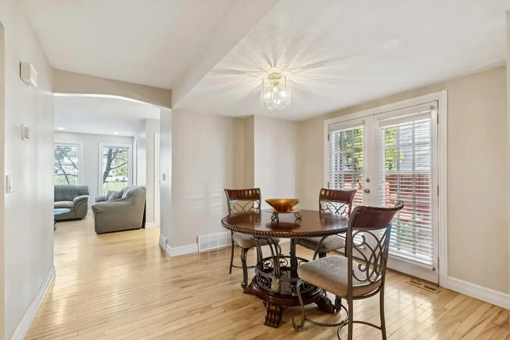 37 Ranch Glen Drive NW Calgary AB T3G 1T2