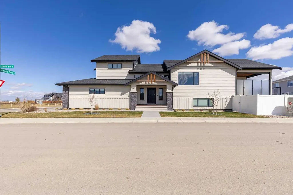648 Sixmile Crescent S Lethbridge AB T1K 8G4