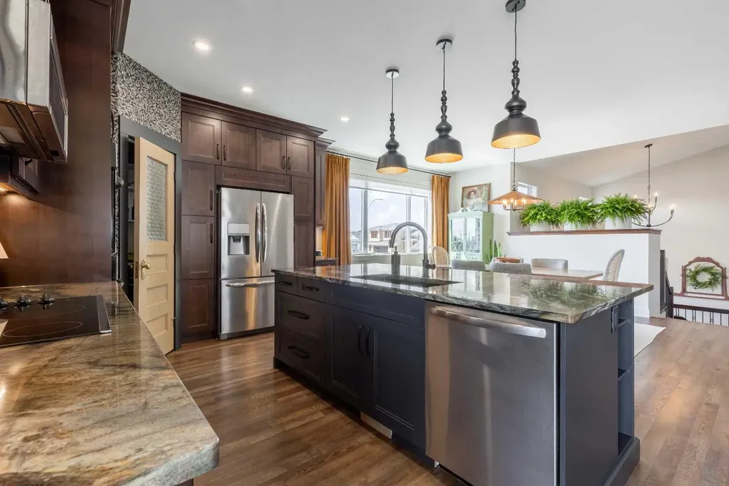 648 Sixmile Crescent S Lethbridge AB T1K 8G4