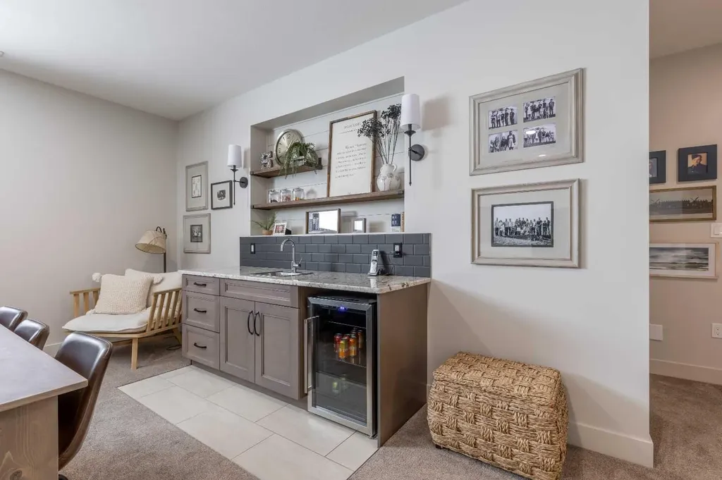 648 Sixmile Crescent S Lethbridge AB T1K 8G4