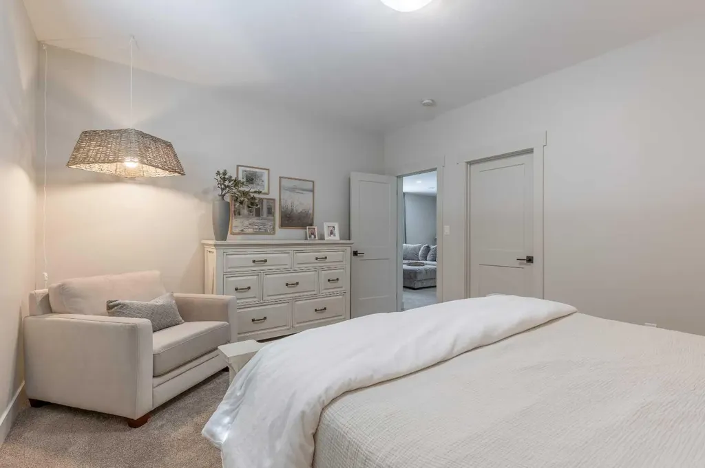 648 Sixmile Crescent S Lethbridge AB T1K 8G4