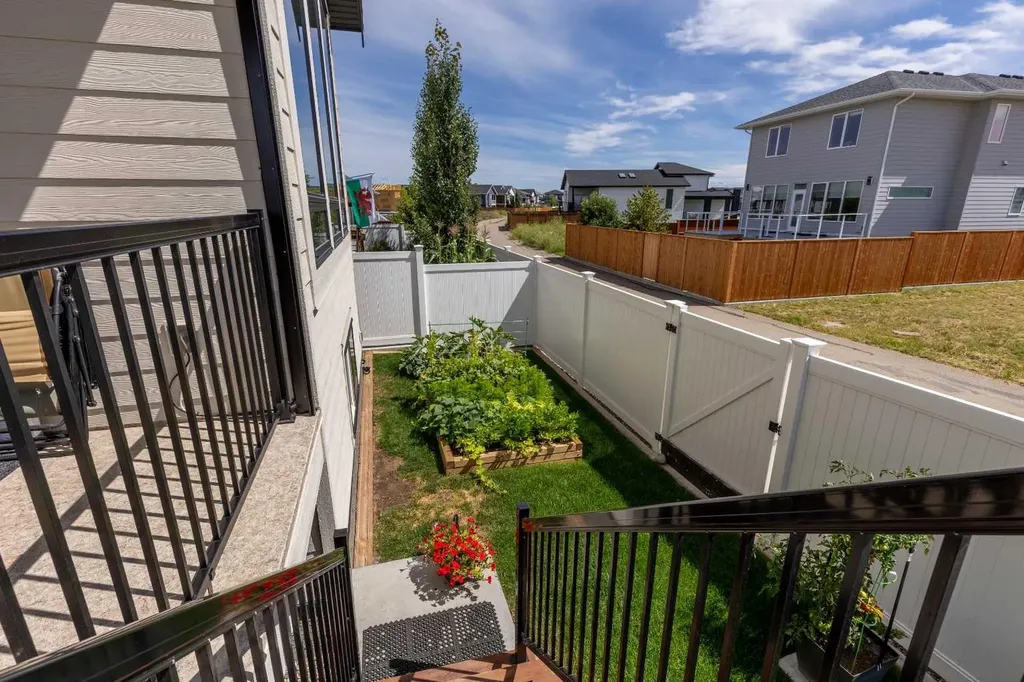 648 Sixmile Crescent S Lethbridge AB T1K 8G4