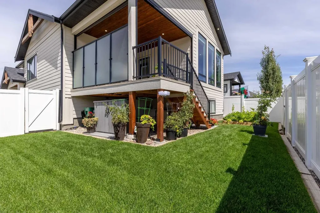 648 Sixmile Crescent S Lethbridge AB T1K 8G4