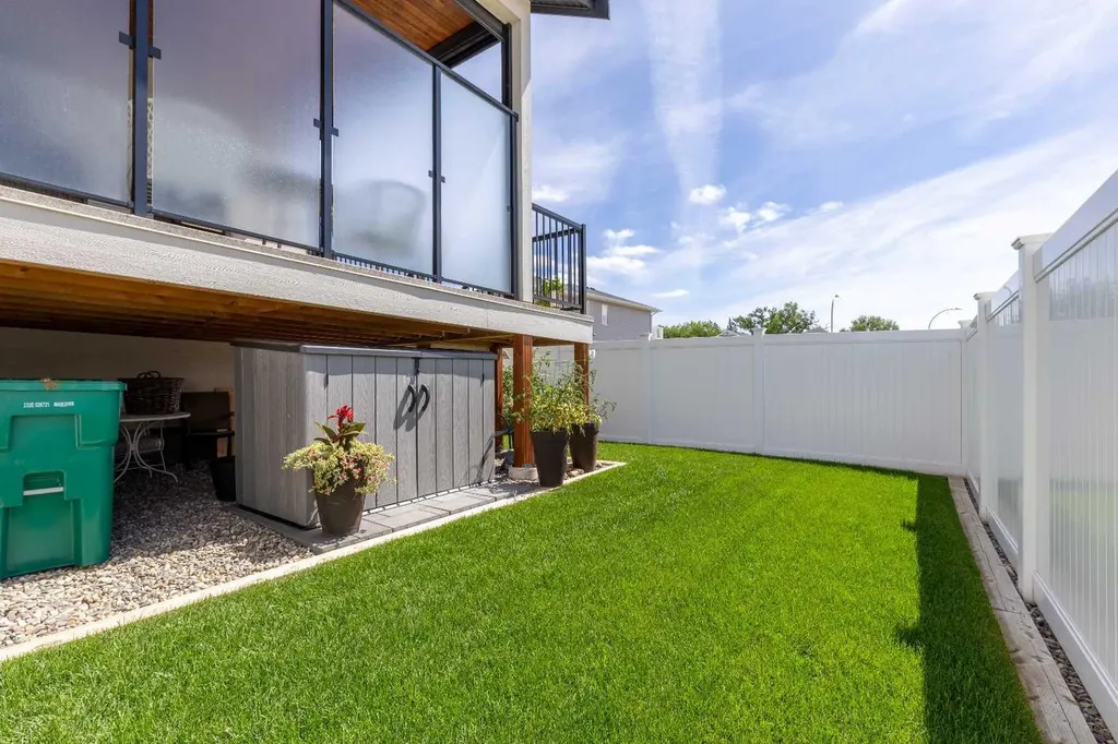 648 Sixmile Crescent S Lethbridge AB T1K 8G4