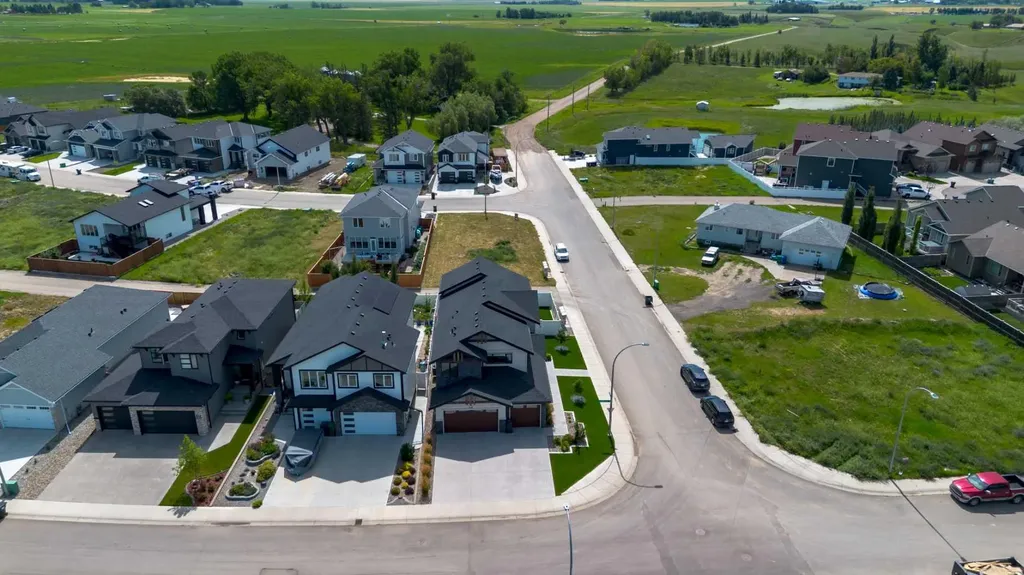 648 Sixmile Crescent S Lethbridge AB T1K 8G4
