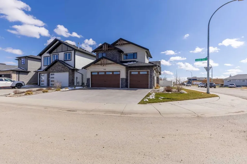648 Sixmile Crescent S Lethbridge AB T1K 8G4