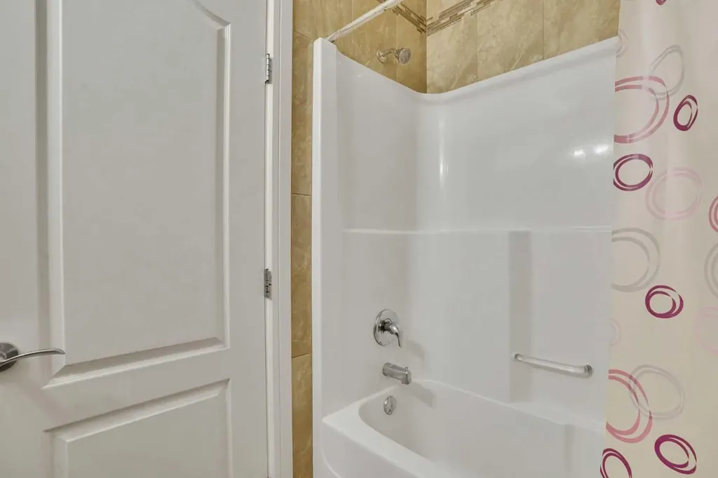 9 Saddlelake Grove NE Calgary AB T3J 0P2