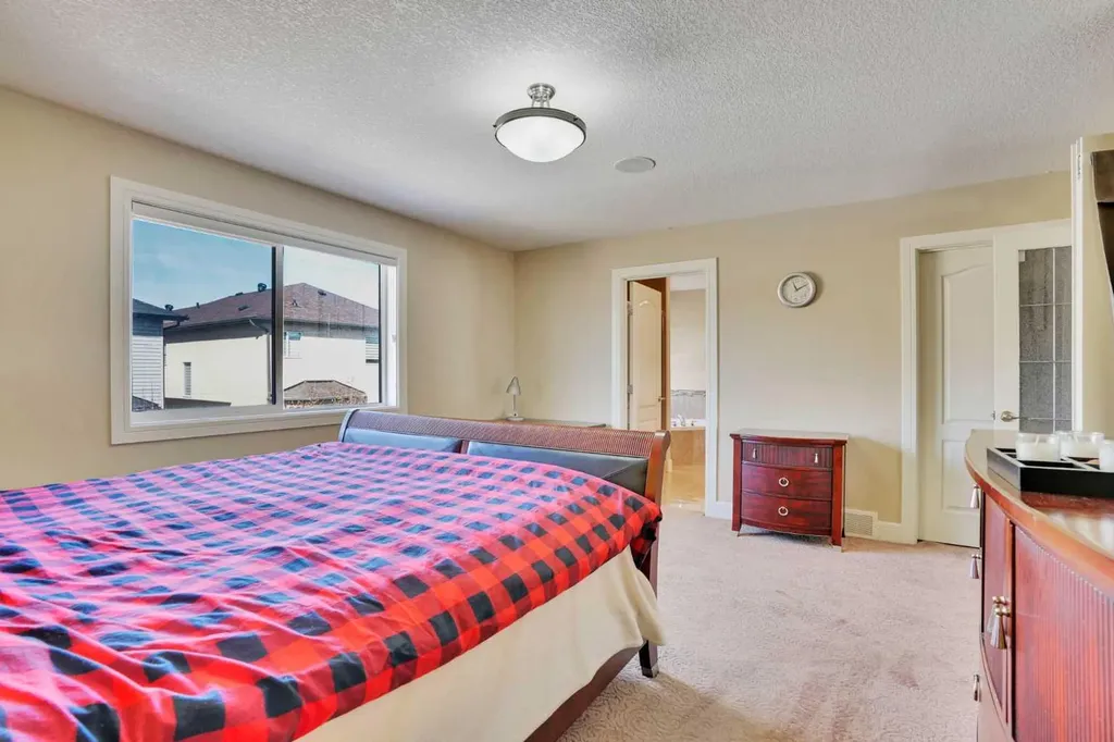 9 Saddlelake Grove NE Calgary AB T3J 0P2
