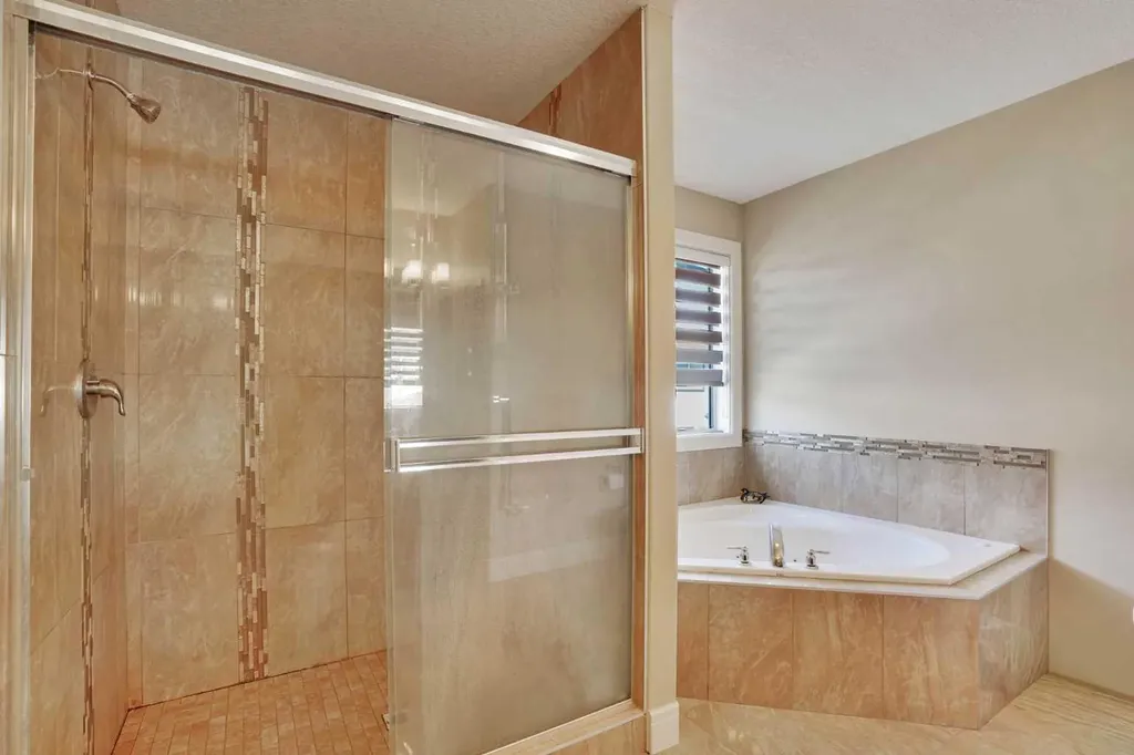 9 Saddlelake Grove NE Calgary AB T3J 0P2