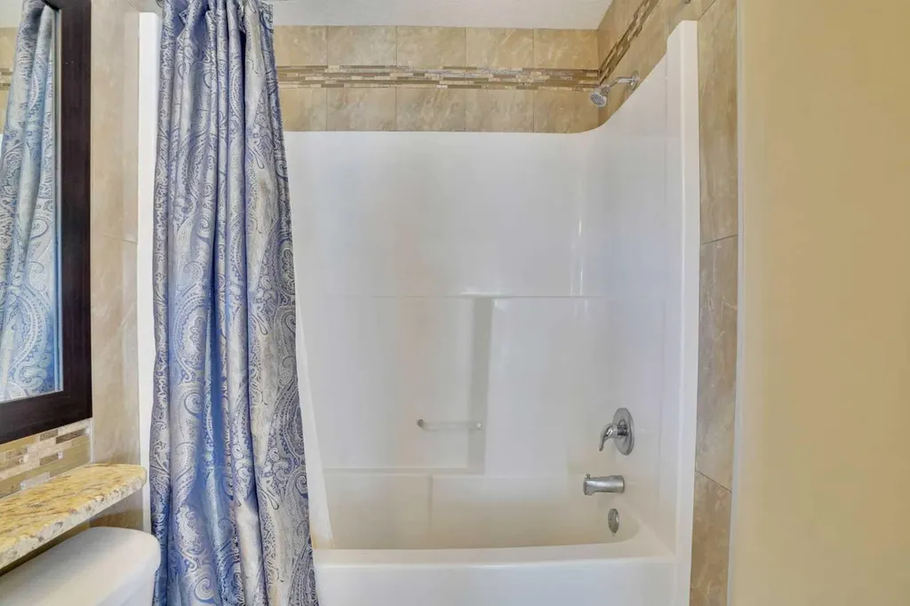 9 Saddlelake Grove NE Calgary AB T3J 0P2