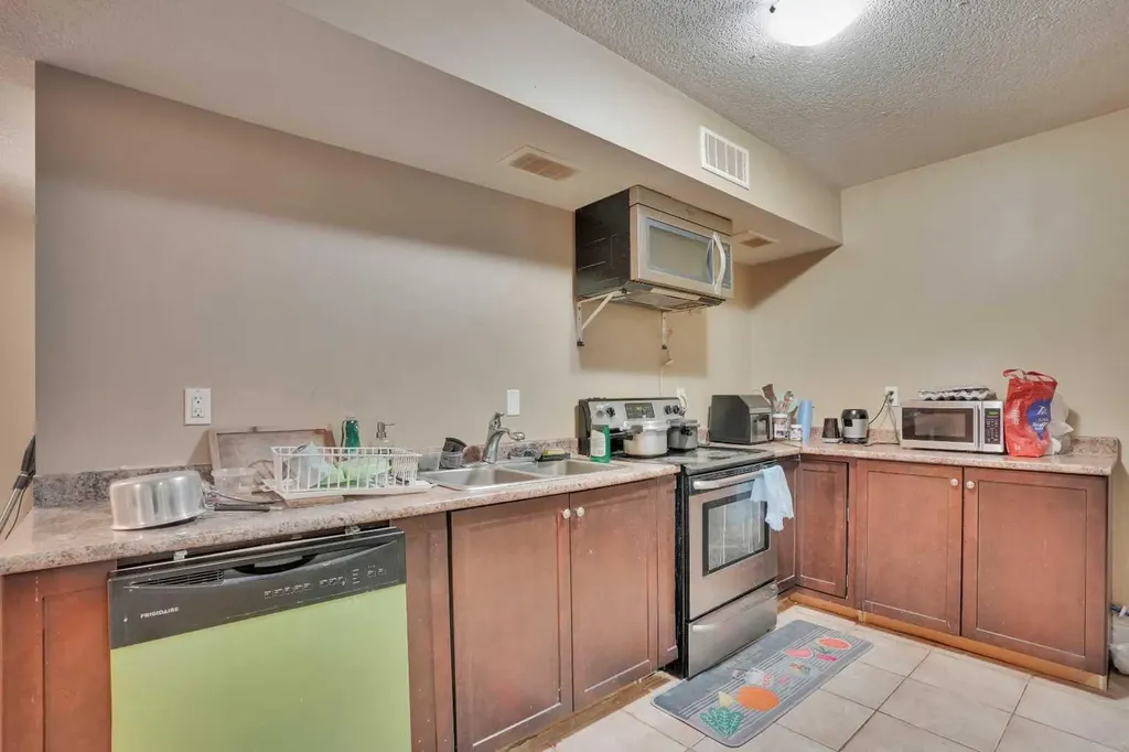 9 Saddlelake Grove NE Calgary AB T3J 0P2