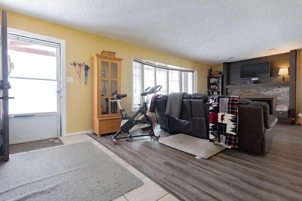 Point NW 17-44-4-w4 Rural Wainwright No. 61 M.d. Of AB T9W 1T5